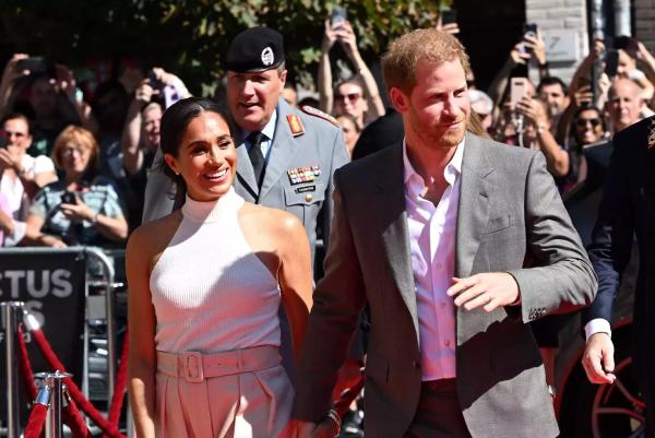 Come ha reagito la famiglia reale alla serie Netflix del principe Harry e della signora Markle?  Alfa.lt