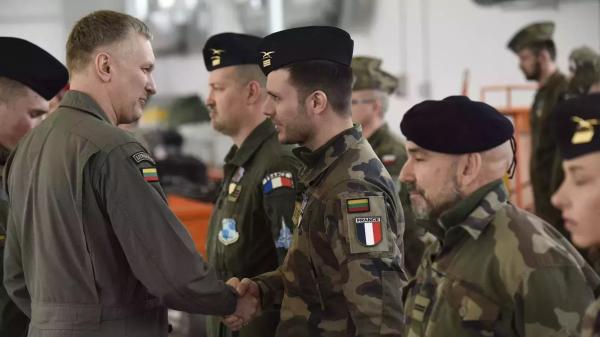 Natowską misję policji lotniczej w krajach bałtyckich uzupełnili żołnierze polscy i francuscy, teraz będziemy chronić lotnictwo portugalskie i rumuńskie.  Alfa.lt