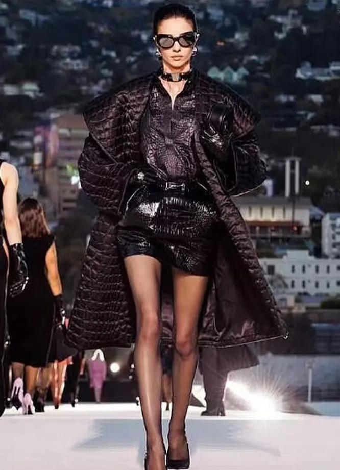 Užuojautą šeimai pareiškė ir dizainerė Donatella Versace ir išpublikavo šią nuotrauką. --