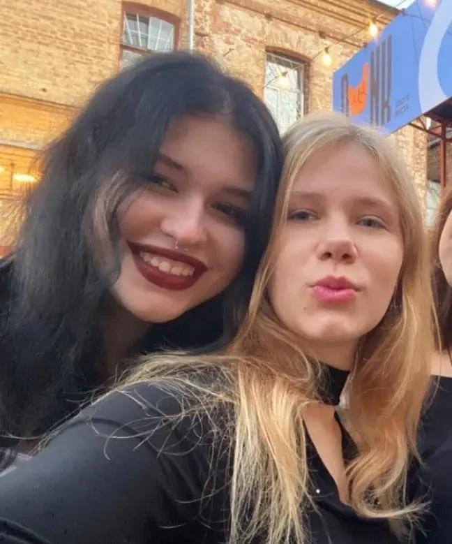 Draugės Daria Sloboda ir Svetlana Štepa ketino tapti gydytojais -- Facebook