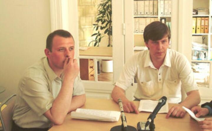 Dmitrijus Petruškevičius ir Olegas Slučekas garsiojo interviu su „Narodnaja Volia“ metu 2001 m. -- BelaPAN