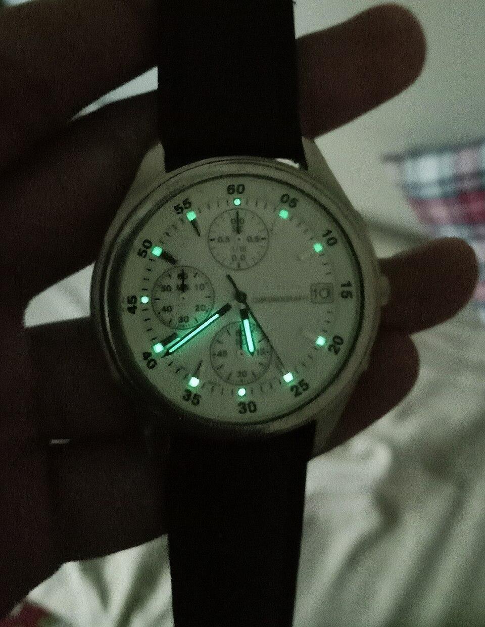 „Seiko Chronograph“ laikrodis, dažytas radžiu -- commons.wikimedia.org